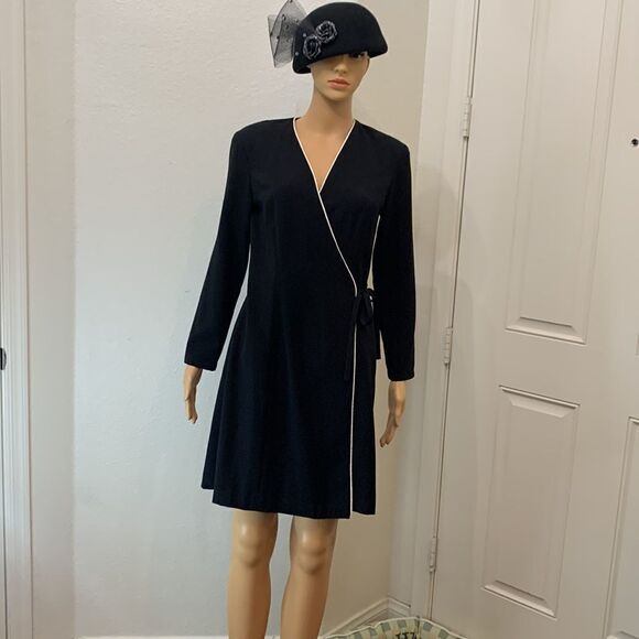 Harlow Dresses Sz 4 Black White Piping Mini Side Tie Wrap Long Sleeves Slimming - Picture 7 of 8